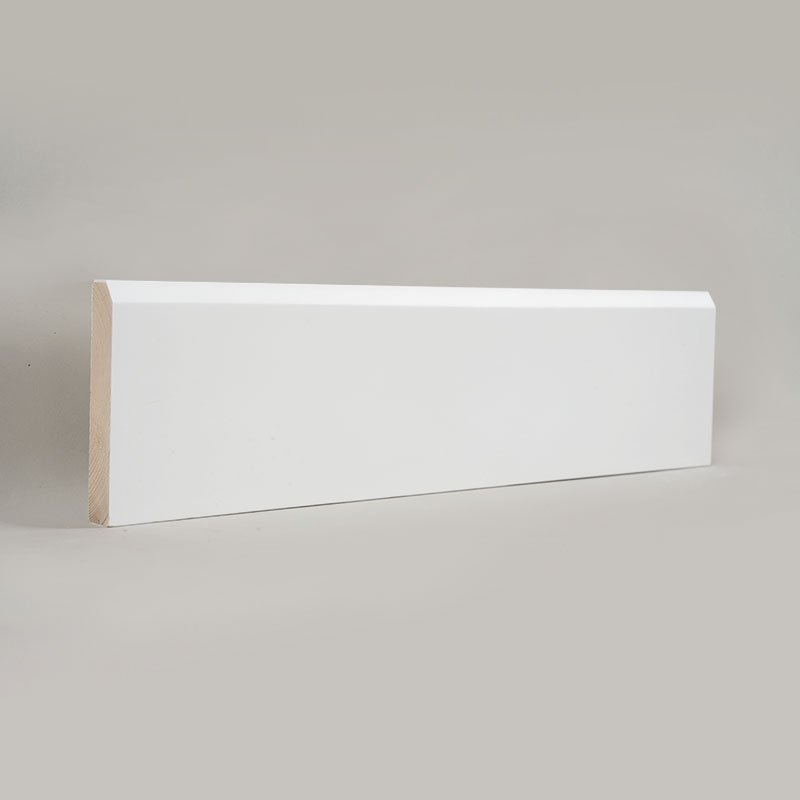 Mäntyjalkalista (täytepohjamaalattu ja maalattu) - valkoinen 3/5' x 3 15/16'-A