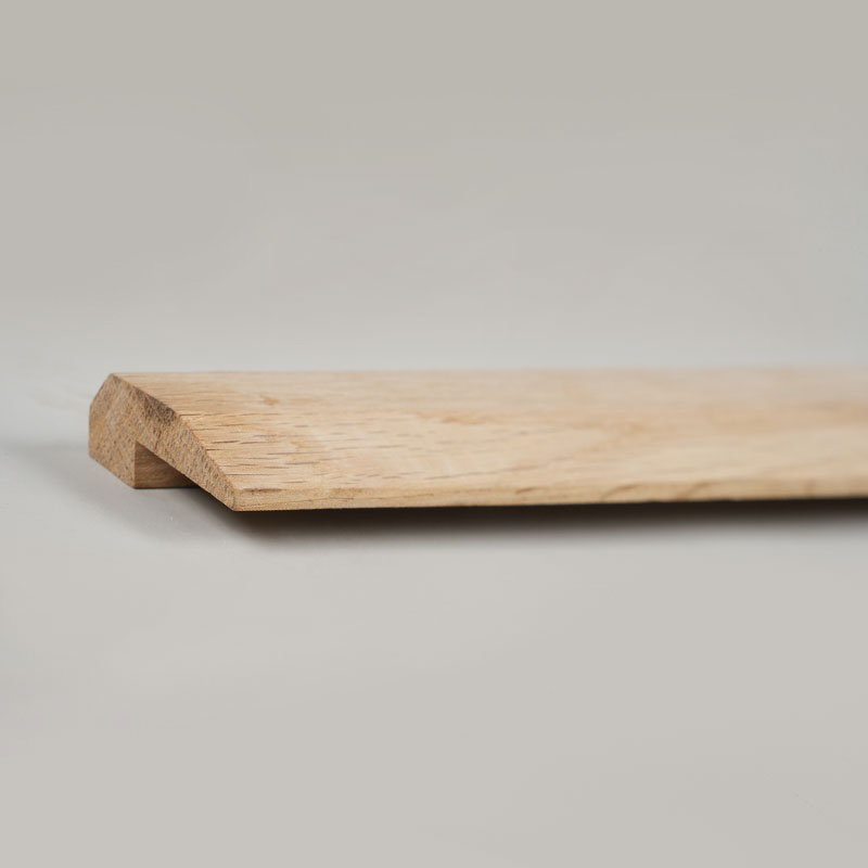 Valkoinen tammikokonaiset hirsipuut L-lista (maali keskeneräinen) - tammi luonnollinen väri 3/8'x1 31/32' Valkoinen tammikokonaiset hirsipuut L-lista (maali keskeneräinen) - tammi luonnollinen väri 3/8'x1 31/32'