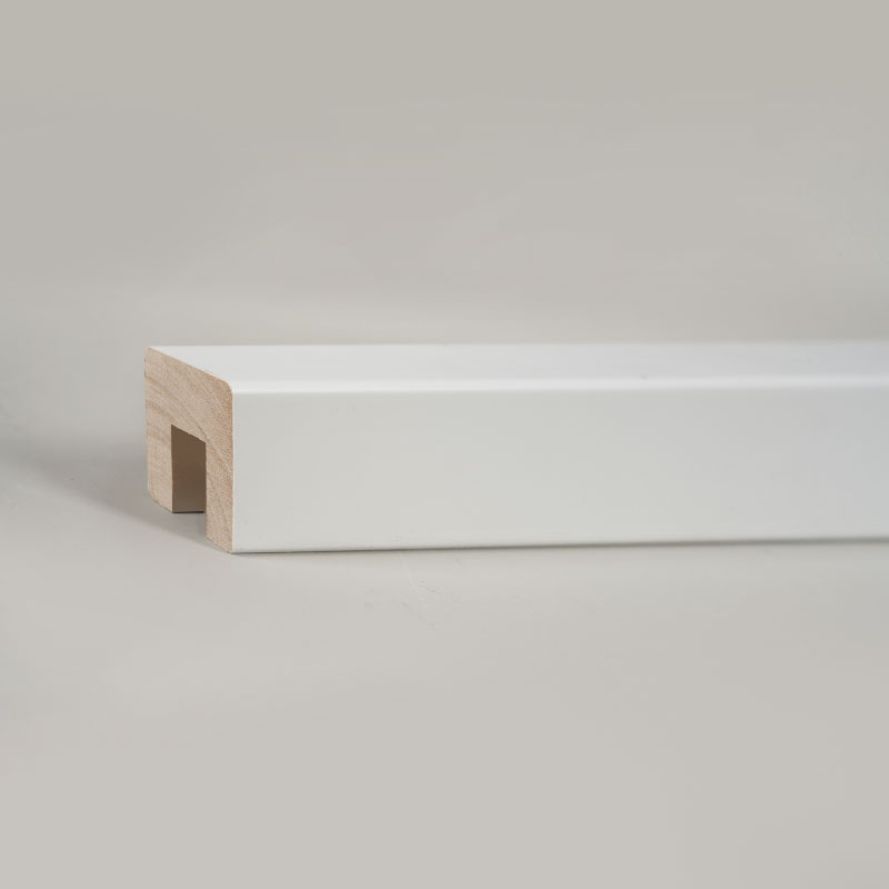 Massiivipuiset portaiden kaiteet (täytepohjamaalattu ja maalattu) - Sveitsin valkoinen 1 1/6' x 1 1/6'