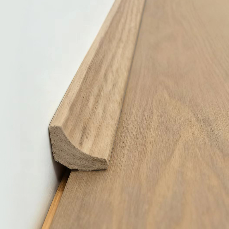 Massiivipuu sisäkulmalista/Scotia lista (kääritty punaisella tammiviilulla + maalilla) - tammen väri 3/5' x 3/5'