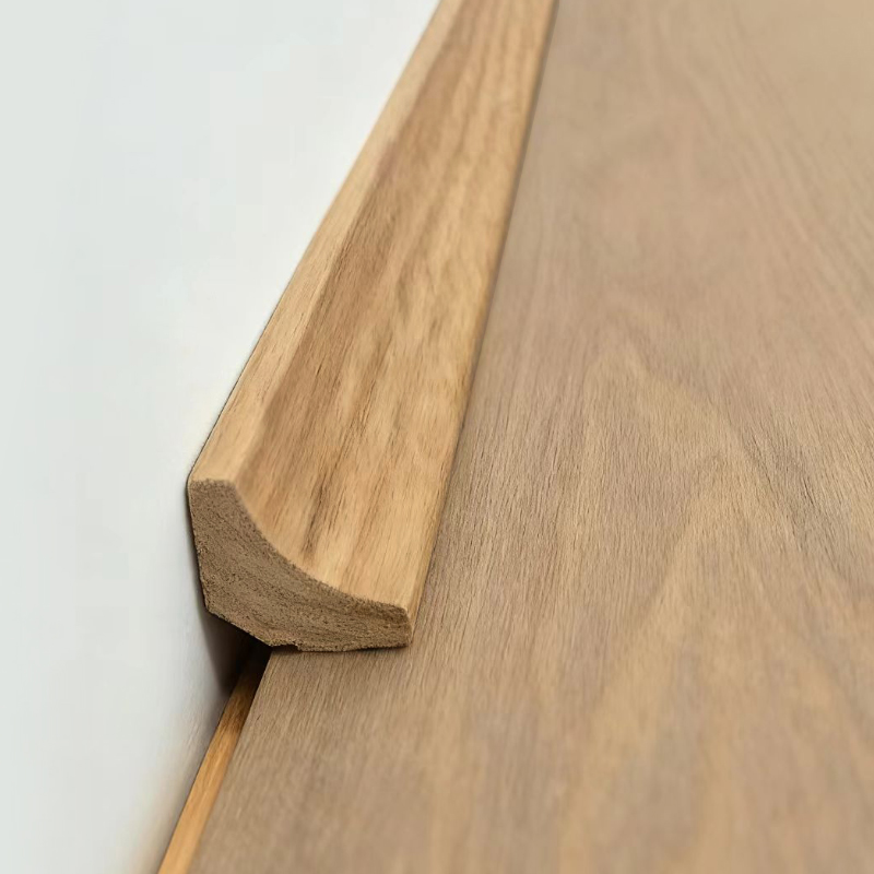 Massiivipuinen sisäkulmalista/Scotia-lista (kääritty punaisella tammiviilulla + maalilla) - tammen väri 7/8' x 7/8'