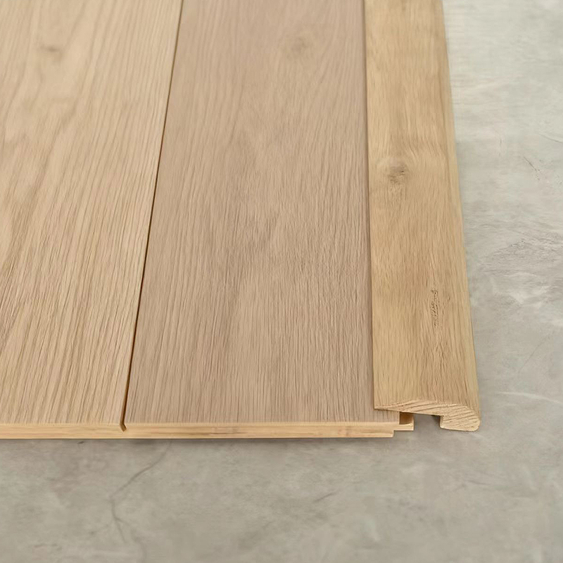 Valkoinen tammikokonaiset hirsipuut L-lista (maali keskeneräinen) - tammi luonnollinen väri 3/8'x1 31/32'