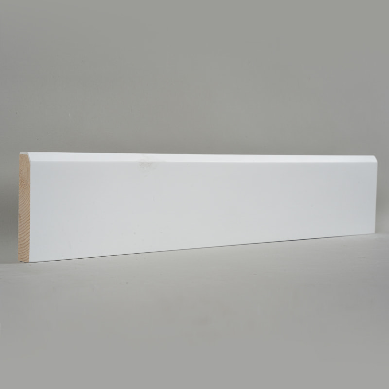 Mäntyjalkalista (täytepohjamaalattu ja maalattu) - valkoinen 3/5' x 3 1/6'-A