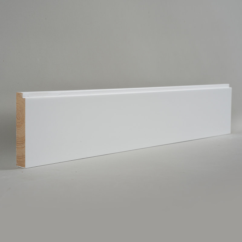 Mäntyjalkalista (täytepohjamaalattu ja maalattu) - valkoinen 3/5' x 3 1/6'-A1